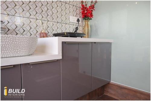 i Build Interiors are Manufacturers of kitchens, wardrobes, and interiors.