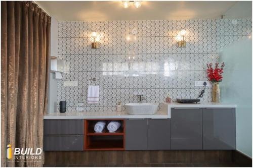 i Build Interiors are Manufacturers of kitchens, wardrobes, and interiors.